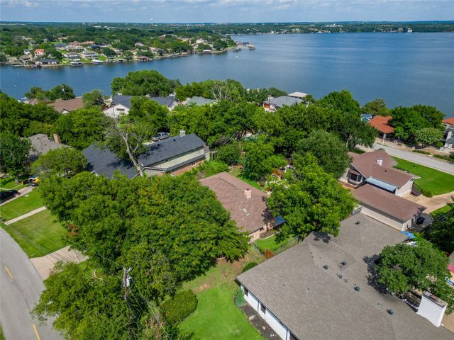 5207 Fairway Circle, De Cordova, TX 76049