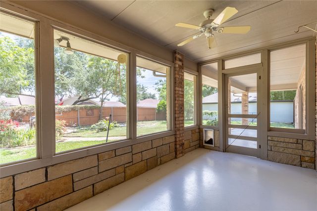 5207 Fairway Circle, De Cordova, TX 76049