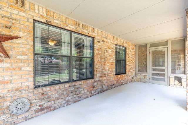 5207 Fairway Circle, De Cordova, TX 76049