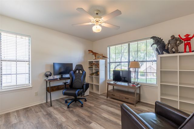 5207 Fairway Circle, De Cordova, TX 76049