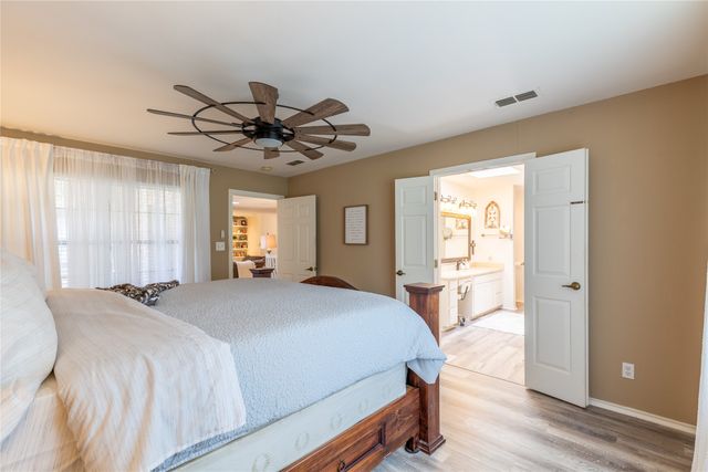 5207 Fairway Circle, De Cordova, TX 76049