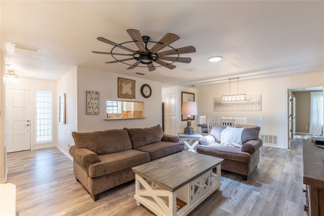 5207 Fairway Circle, De Cordova, TX 76049