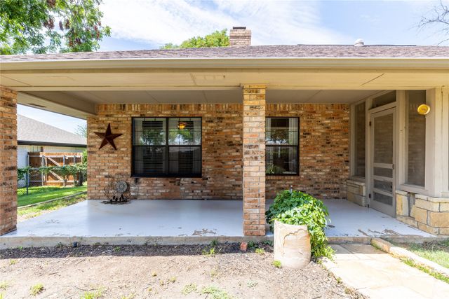 5207 Fairway Circle, De Cordova, TX 76049