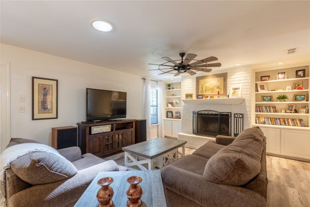 5207 Fairway Circle, De Cordova, TX 76049