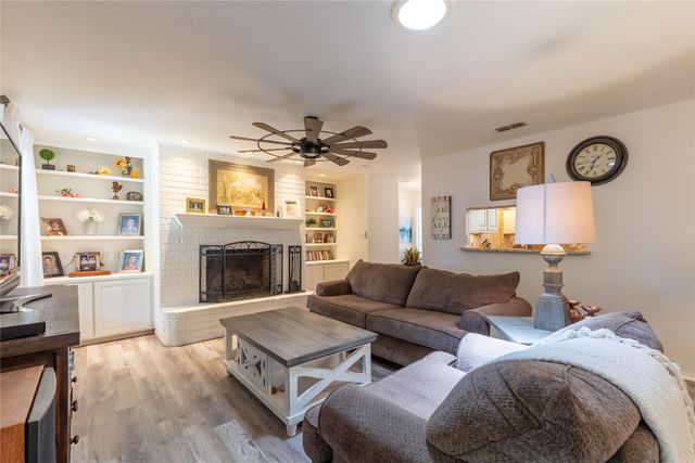 5207 Fairway Circle, De Cordova, TX 76049