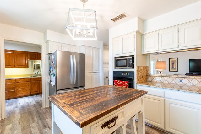 5207 Fairway Circle, De Cordova, TX 76049