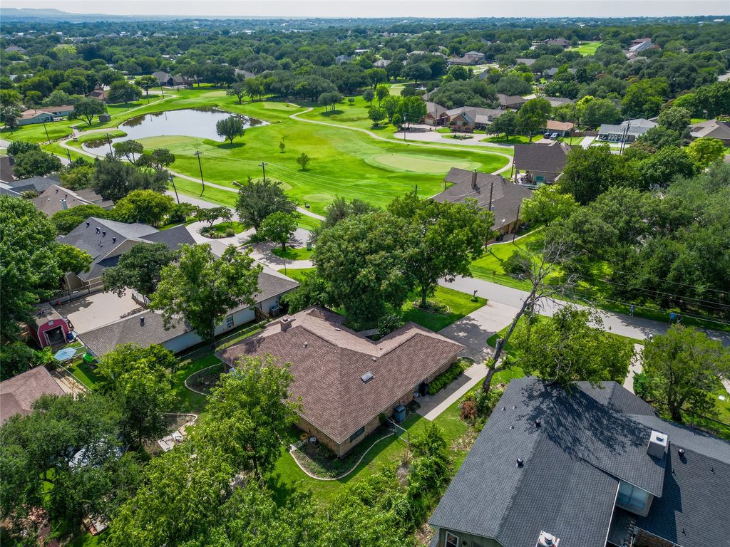 5207 Fairway Circle, De Cordova, TX 76049