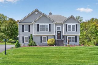 7 Deangelis Drive, Monroe, NY 10950