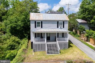 102 S HAWKSBILL ST, Luray, VA 22835