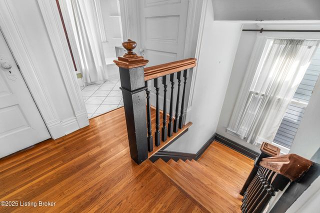 1844 Edgeland Ave, Louisville, KY 40204