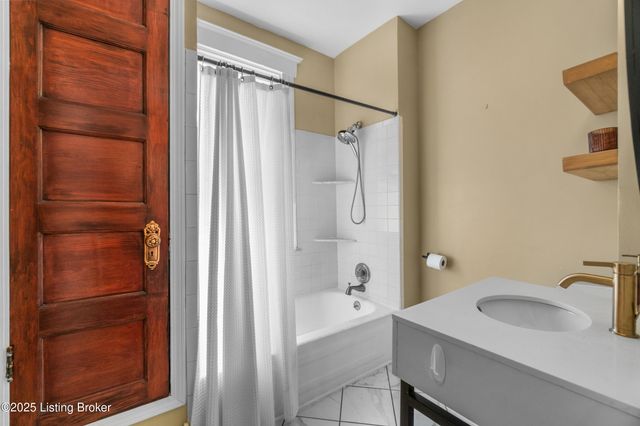 1844 Edgeland Ave, Louisville, KY 40204