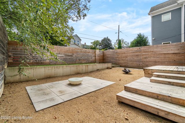 1844 Edgeland Ave, Louisville, KY 40204