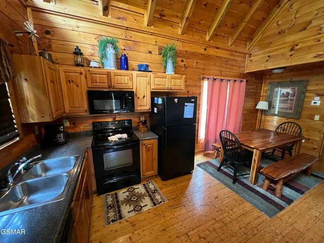 2251 Upper Middle Creek Road, Sevierville, TN 37876