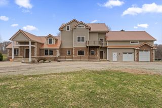 7692 N Emery Road, Rolling Prairie, IN 46371