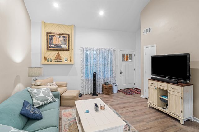 1020 Hunter Ave., North Myrtle Beach, SC 29582