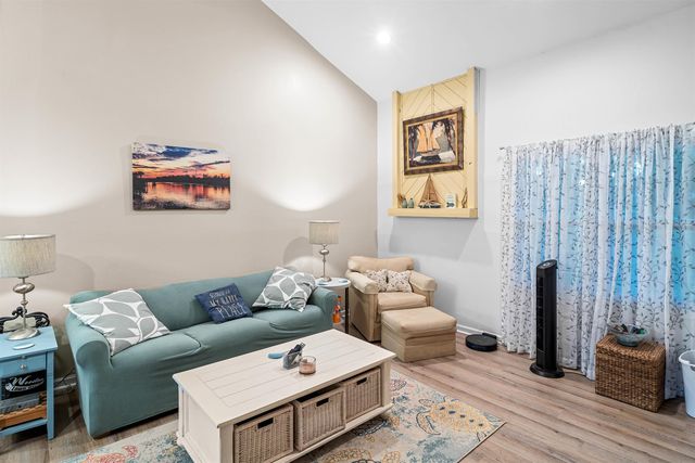 1020 Hunter Ave., North Myrtle Beach, SC 29582