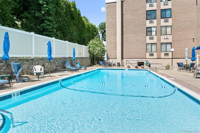 130 Colonial Parkway 4D, Yonkers, NY 10710