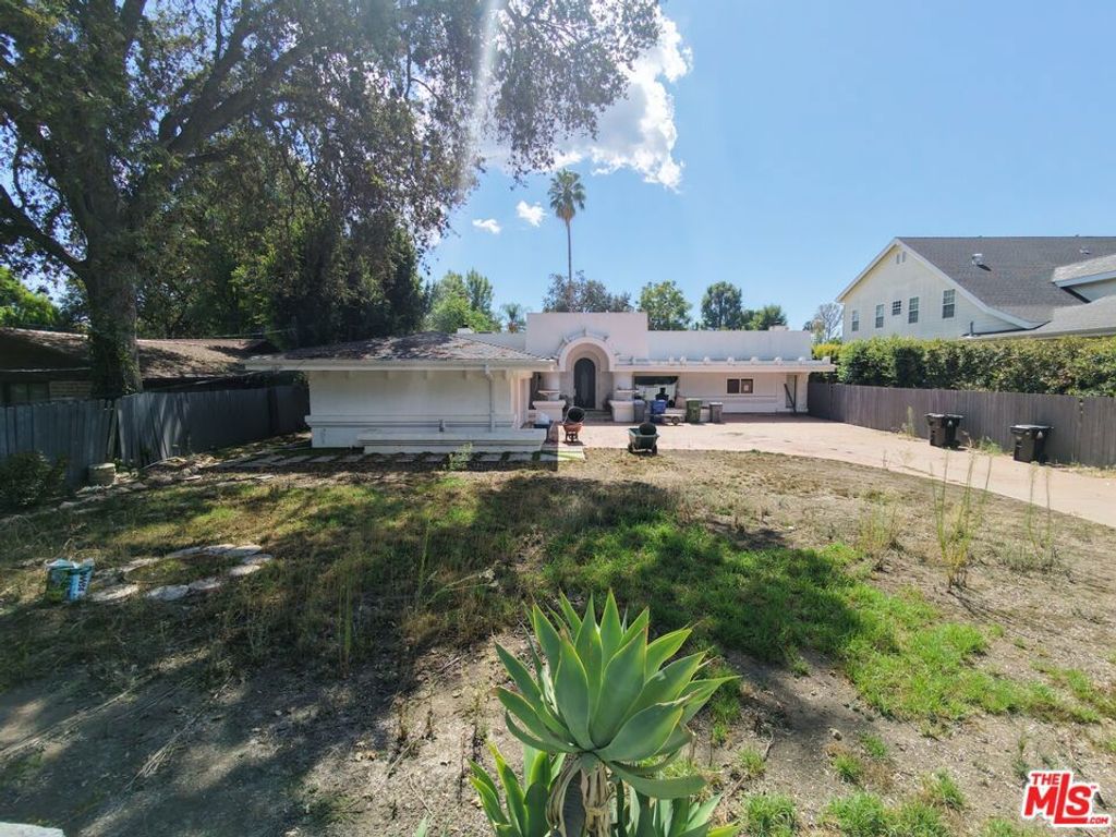 23460 Hatteras Street, Woodland Hills, CA 91367 — exterior