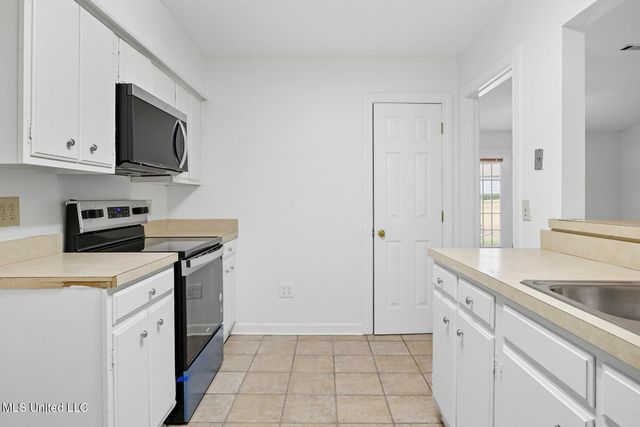214 River Place, Jackson, MS 39211