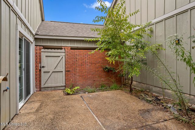 214 River Place, Jackson, MS 39211