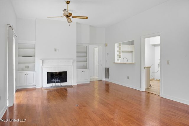 214 River Place, Jackson, MS 39211