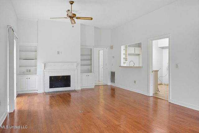 214 River Place, Jackson, MS 39211