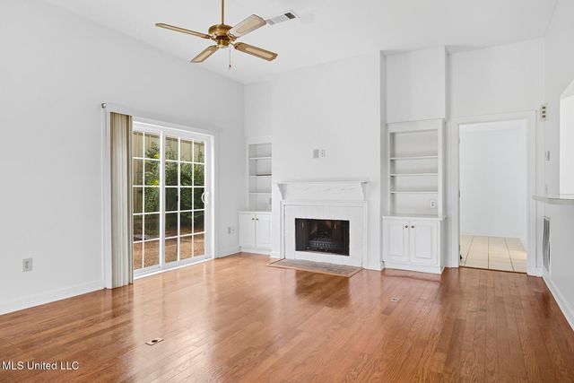 214 River Place, Jackson, MS 39211