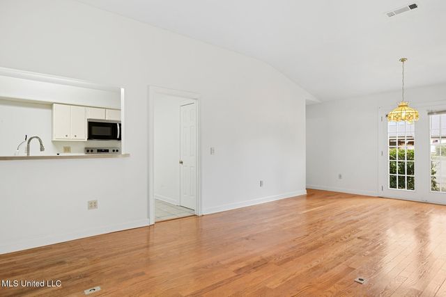 214 River Place, Jackson, MS 39211