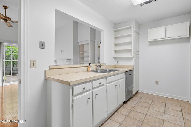 214 River Place, Jackson, MS 39211