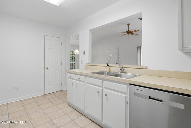 214 River Place, Jackson, MS 39211