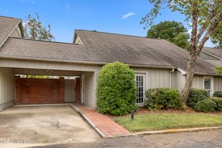 214 River Place, Jackson, MS 39211