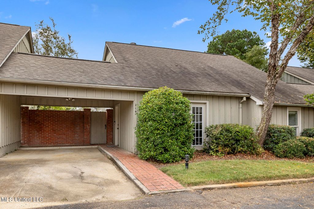 214 River Place, Jackson, MS 39211