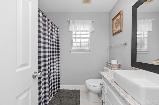 2442 Raider Ln, Navarre, FL 32566