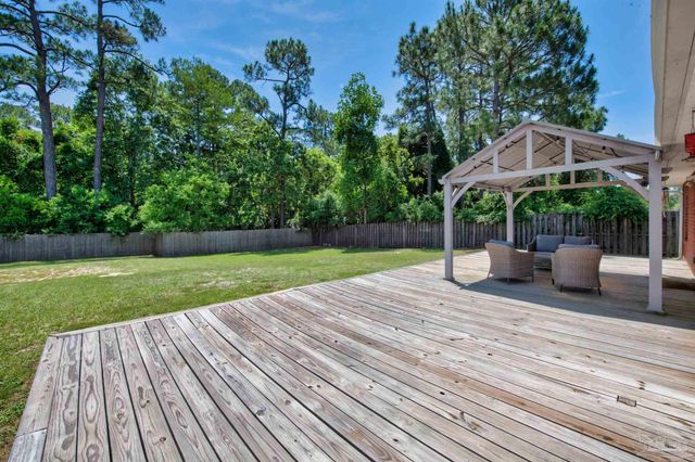2442 Raider Ln, Navarre, FL 32566