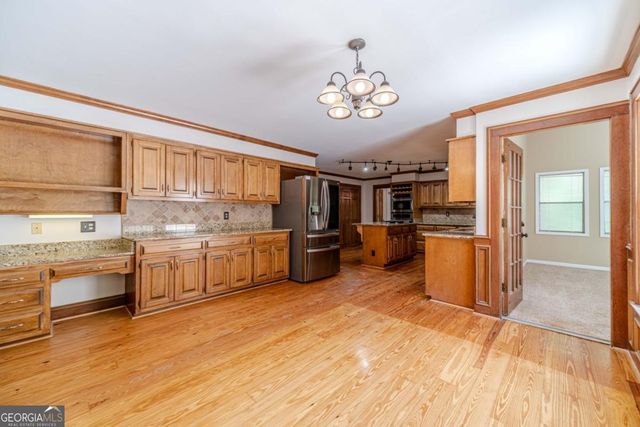 5060 Hodgkins Place SW, Lilburn, GA 30047