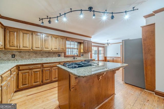 5060 Hodgkins Place SW, Lilburn, GA 30047