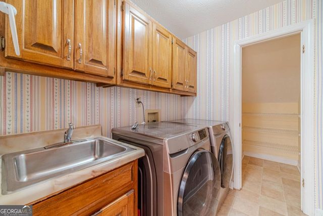 5060 Hodgkins Place SW, Lilburn, GA 30047