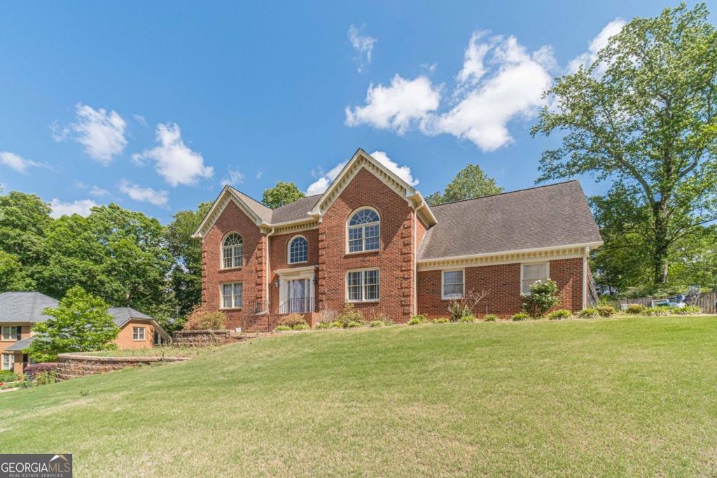 5060 Hodgkins Place SW, Lilburn, GA 30047