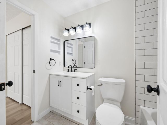 1726 Weather Stone Lane, Columbus, OH 43235