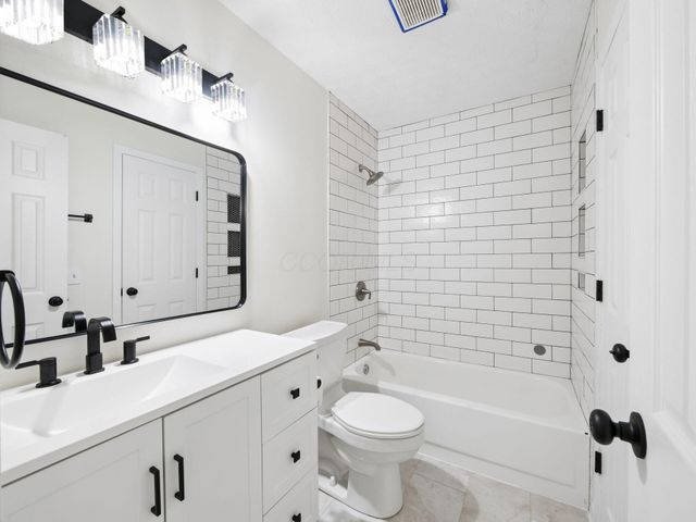 1726 Weather Stone Lane, Columbus, OH 43235