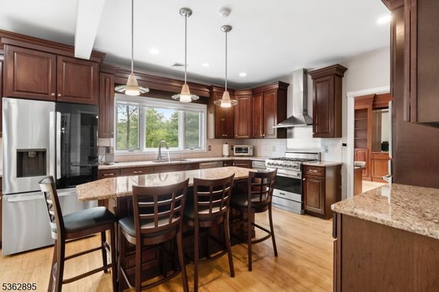 20 Crestview Ln, Sparta Twp., NJ 07871