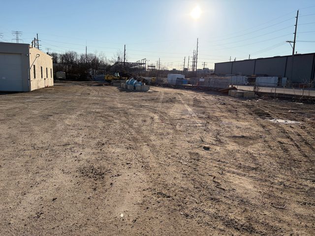 1285 Aurora Avenue, Aurora, IL 60505