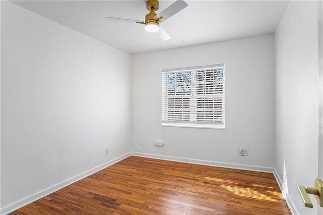 1207 W 45th Street 3W, Kansas City, MO 64111