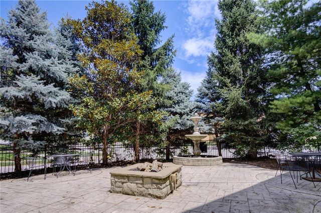 1207 W 45th Street 3W, Kansas City, MO 64111