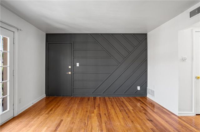 1207 W 45th Street 3W, Kansas City, MO 64111