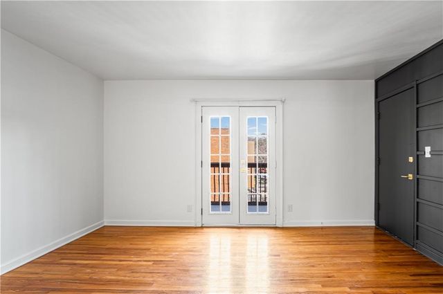 1207 W 45th Street 3W, Kansas City, MO 64111