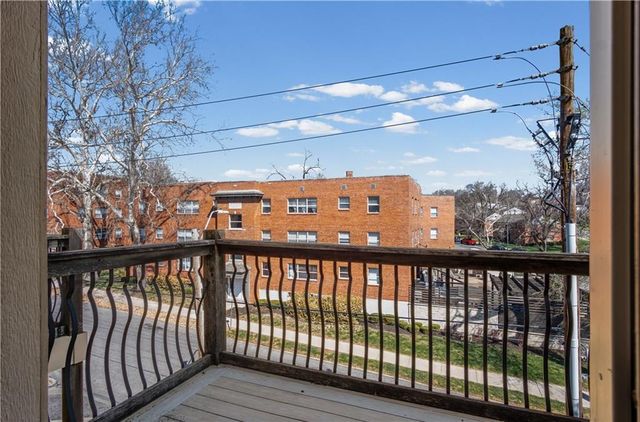 1207 W 45th Street 3W, Kansas City, MO 64111