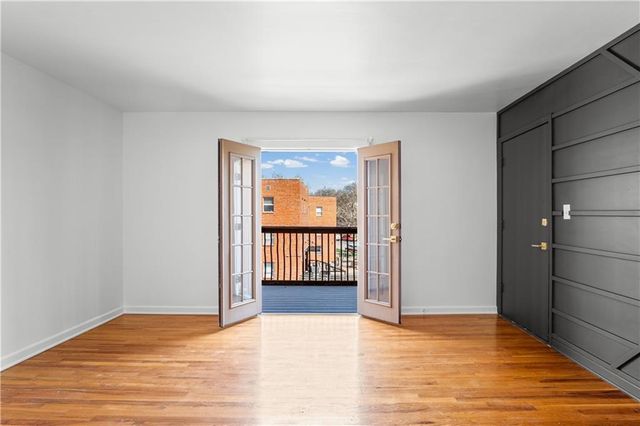 1207 W 45th Street 3W, Kansas City, MO 64111