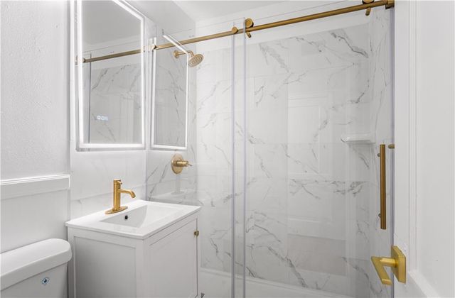 1207 W 45th Street 3W, Kansas City, MO 64111