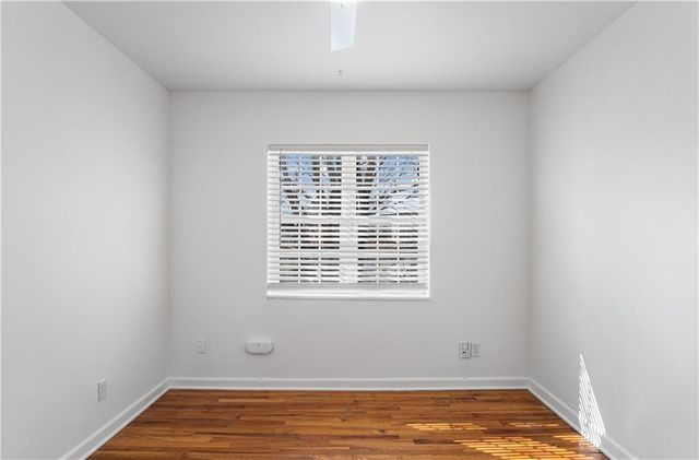 1207 W 45th Street 3W, Kansas City, MO 64111